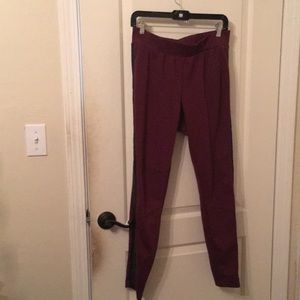 Maroon leggings